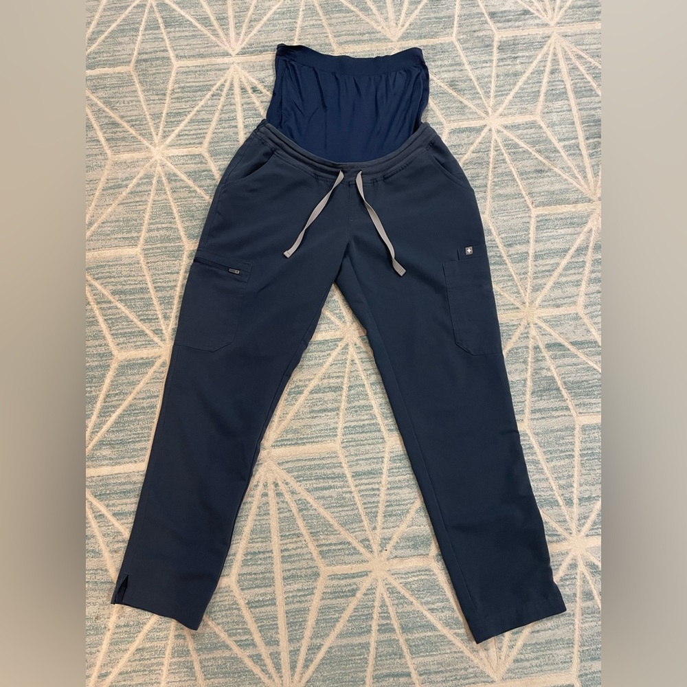 Figs maternity scrub pants bundle, size small